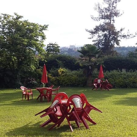 Random Park Hotel Kigali Bagian luar foto