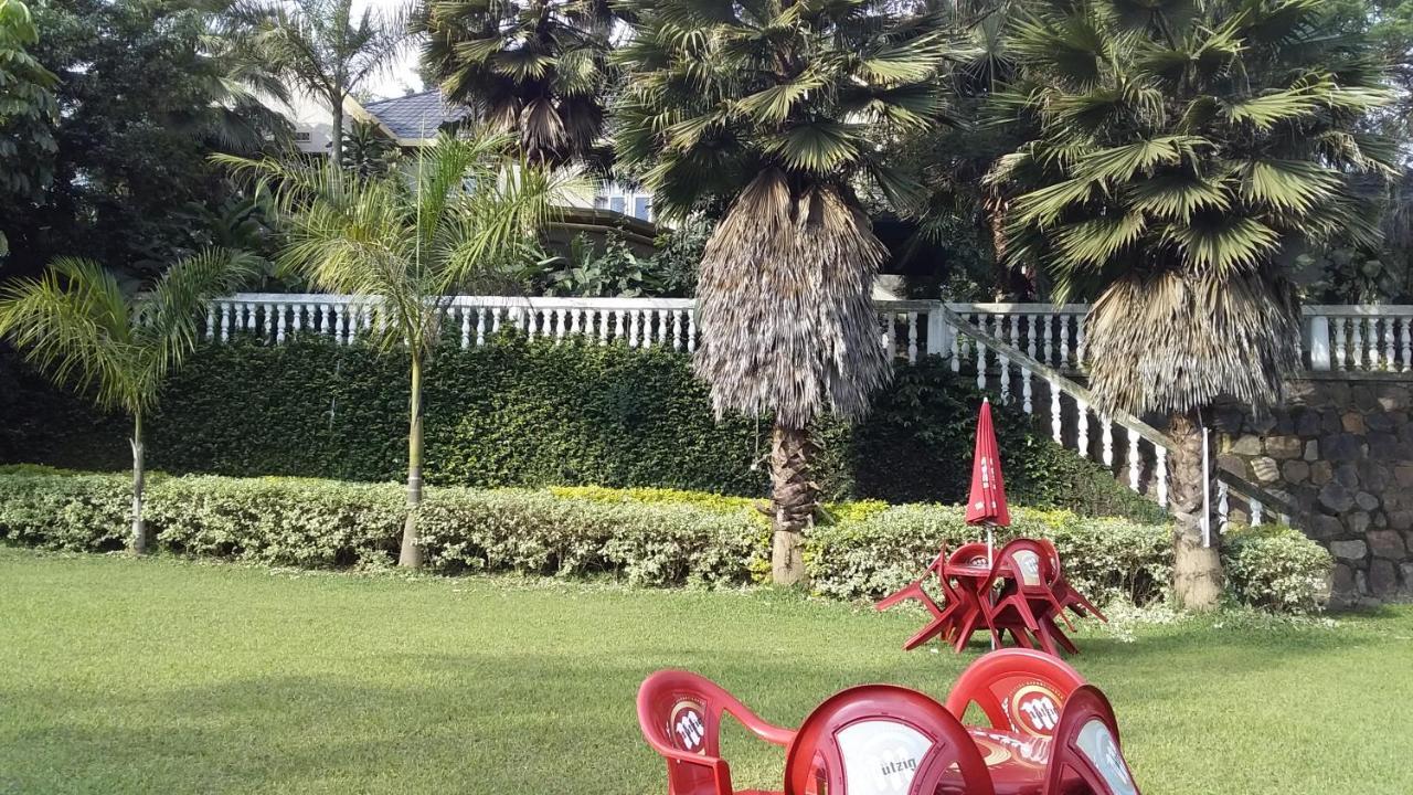 Random Park Hotel Kigali Bagian luar foto