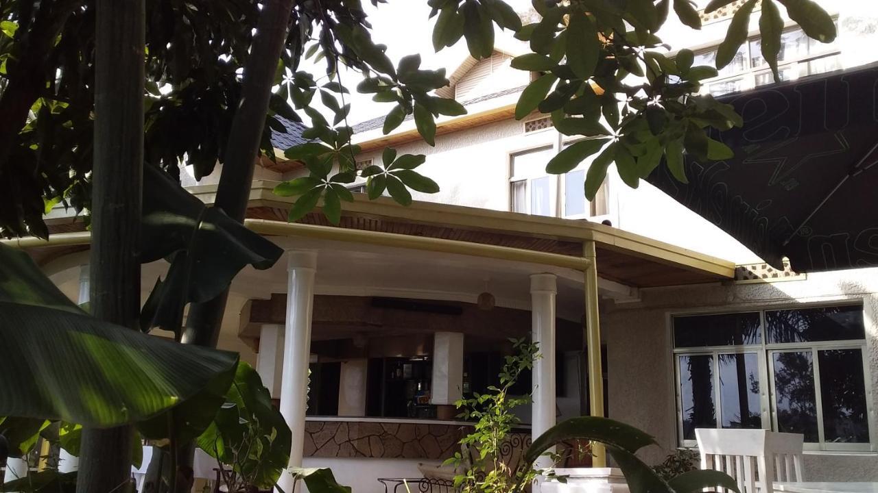 Random Park Hotel Kigali Bagian luar foto