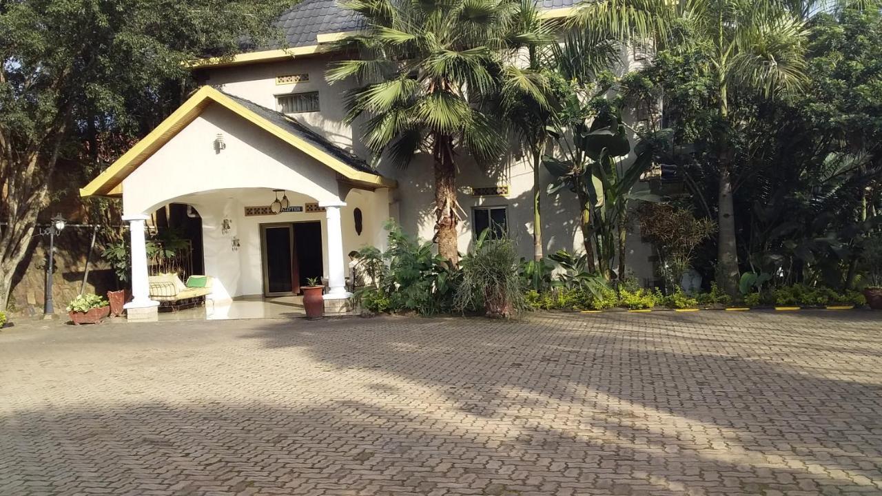 Random Park Hotel Kigali Bagian luar foto
