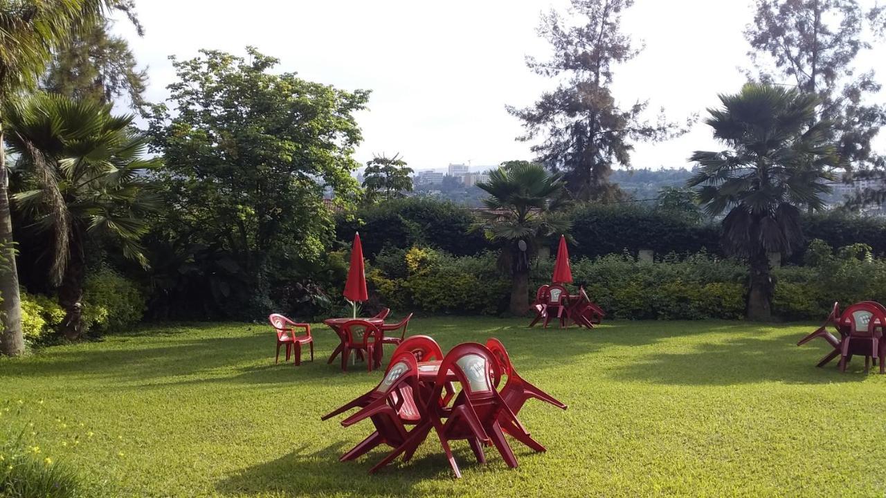 Random Park Hotel Kigali Bagian luar foto