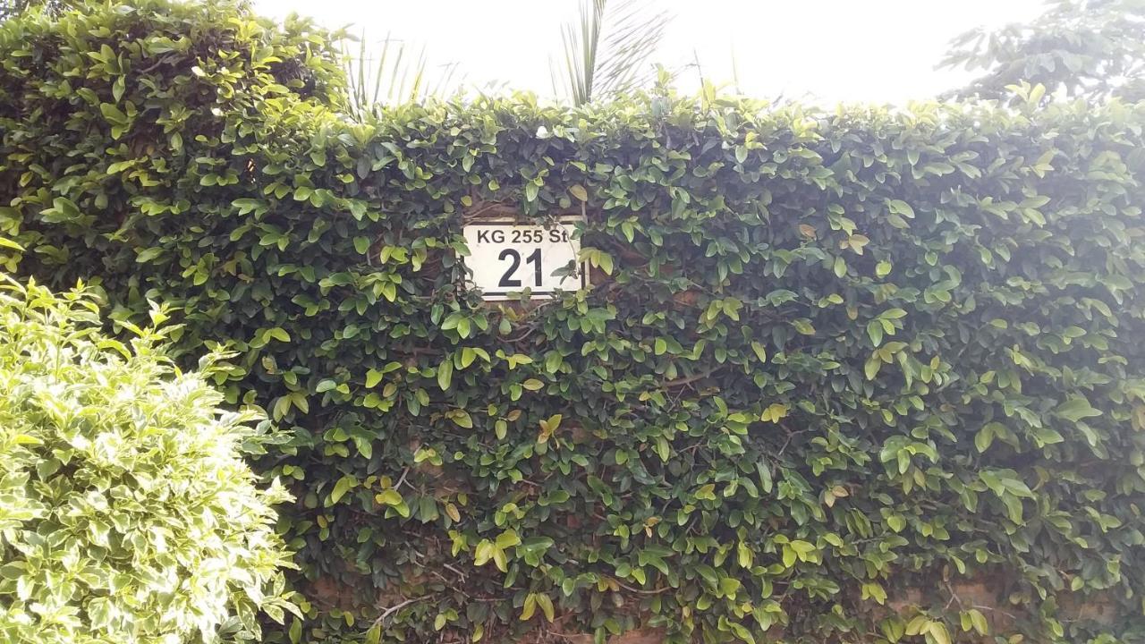 Random Park Hotel Kigali Bagian luar foto