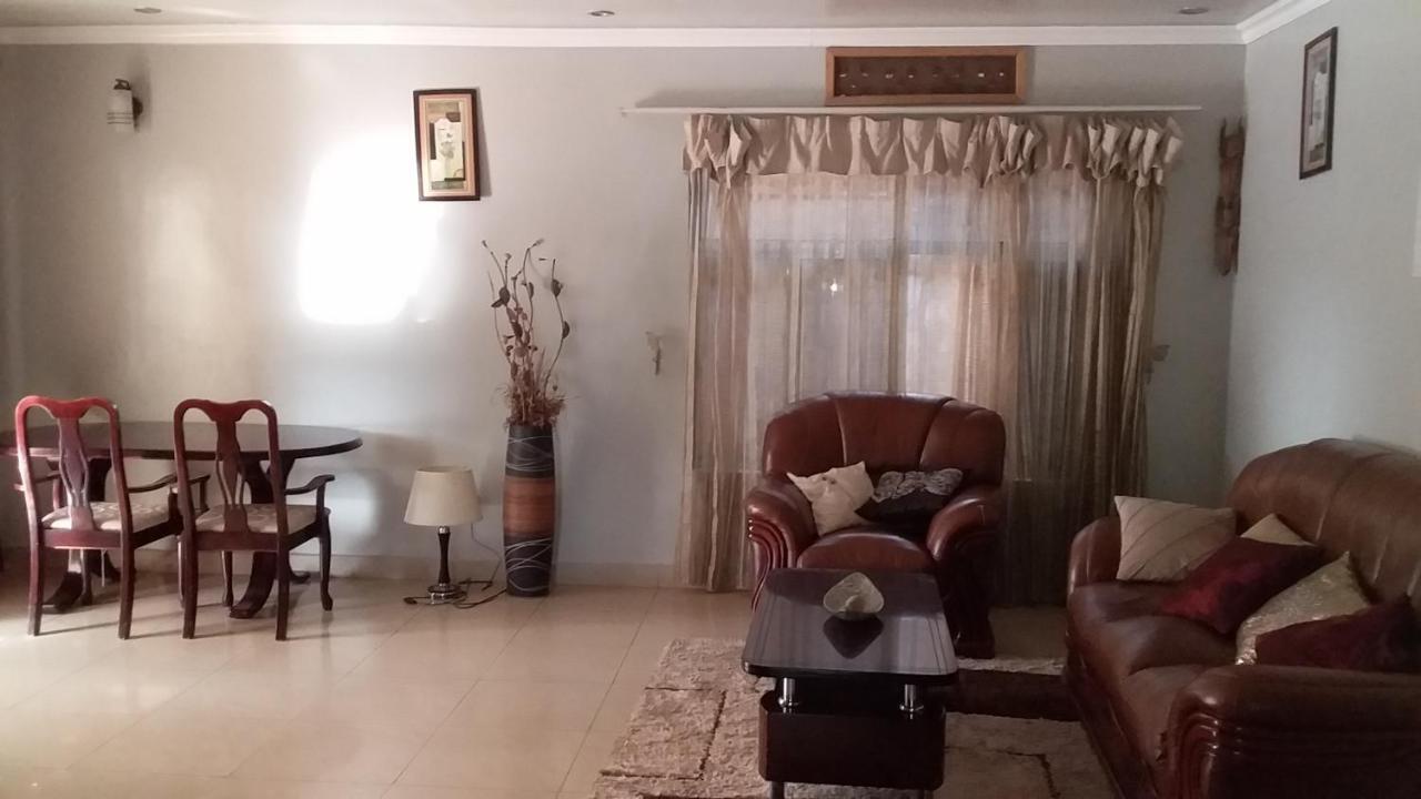 Random Park Hotel Kigali Bagian luar foto