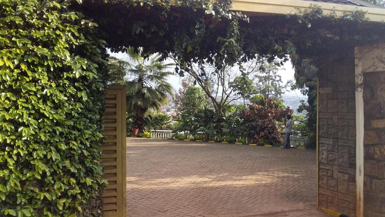 Random Park Hotel Kigali Bagian luar foto