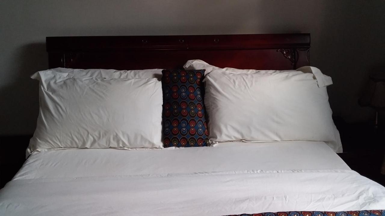 Random Park Hotel Kigali Bagian luar foto