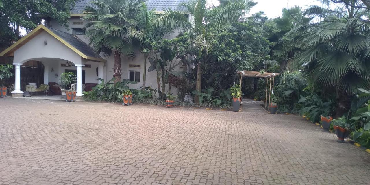 Random Park Hotel Kigali Bagian luar foto