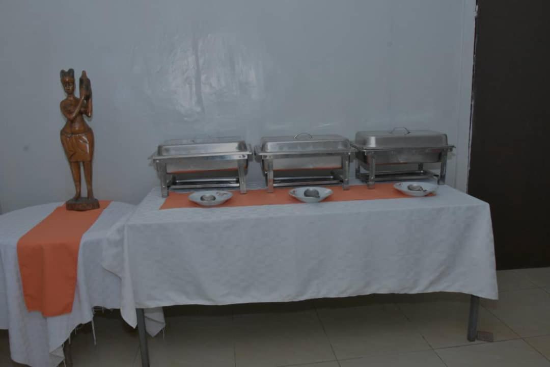 Random Park Hotel Kigali Bagian luar foto