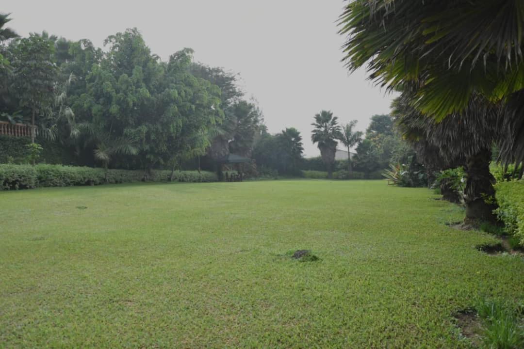 Random Park Hotel Kigali Bagian luar foto