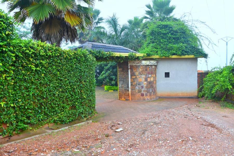 Random Park Hotel Kigali Bagian luar foto