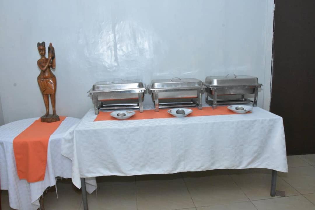 Random Park Hotel Kigali Bagian luar foto