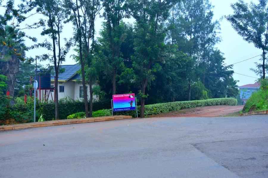 Random Park Hotel Kigali Bagian luar foto